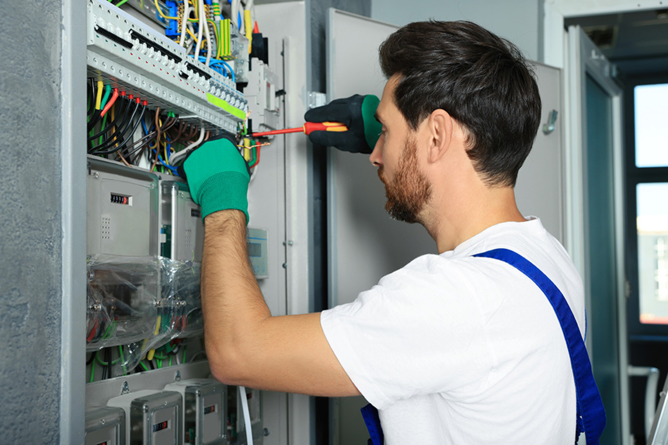 Nieder­spannungs­anlagen bei EKN-Elektrotechnik GbR in Steinefrenz