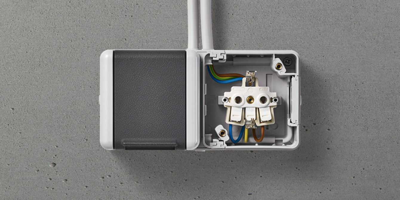 Doppelsteckdose mit Trennsteg bei EKN-Elektrotechnik GbR in Steinefrenz